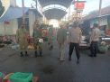 Kapolsek Semampir Pimpin Operasi Penertiban Masker di Pasar Krempyeng Jalan Sidotopo