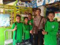 Babinkamtibmas Sukolilo Baru Narsis Bareng Pelajar SMPN 18