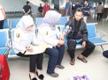 Urkes Polres Tanjung Perak Beri Pelayanan Kesehatan Untuk 24 Orang Asal Kalimantan Yang Dipulangkan