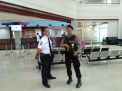 Satsabhara Polres Tanjung Perak Lakukan Pengamanan di Kantor Bank