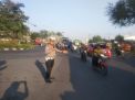 Satlantas Polres Tanjung Perak Bantu Lancarkan Keberangkatan Pekerja