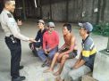 Panit Binmas Polsek Asemrowo Sampaikan Himbauan Keselamatan Kerja & Pesan Jaga Kerukunan