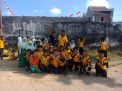 Babinkamtibmas Dupak Narsis Bareng Murid MI Sabilas Salama