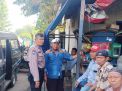 Babinkamtibmas Sidotopo Sampaikan Pesan Tertib Lalu Lintas Ke Sopir Angkot