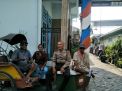 Babinkamtibmas Nyamplungan Sambang Penarik Becak, Sampaikan Pesan Tertib Parkir