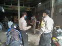 Panit Binmas Polsek Asemrowo Bareng Kelurahan Sambang Warkop, Sampaikan Pesan Jaga Jarak