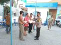 Babinkamtibmas Takal Kedinding Bagikan Bantuan Sembako Ke Warga Pogot