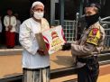 Babinkamtibmas Tambak Sarioso Berikan Bantuan Sembako Untuk Takmir Masjid