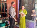 Babinkamtibmas Perak Utara Bagikan Beras Gratis Kepada Warga Kalimas Baru