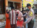 Babinkamtibmas Perak Timur Lakukan Pengamanan Pengambilan Bantuan Sembako
