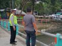 Polsek Pabean Cantikan Pantau Debit Air di Sungai Kalimas, Waspada Potensi Banjir