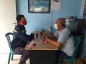 Sambang Pengurus Kampung, Babinkamtibmas Genting Kalianak Ingatkan Untuk Patuh Protokol Kesehatan