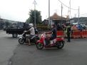 Unit Lantas Polsek Asemrowo Lakukan Pengaturan Sore di Jalan Tambak Mayor, Berikan Pelayanan Masyarakat
