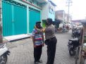 Babinkamtibmas Krembangan Utara Sambang Pemukiman Pasar Babaan, Bagikan Masker Gratis