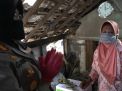 Kapolres Tanjung Perak Beri Bantuan Sembako & Bedah Rumah Untuk Ibu Pedagang Sirsat Keliling