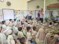 Wakapolres Tanjung Perak Beri Pemahaman Tugas-Tugas Kepolisian Ke Murid-Murid TK Aisyah