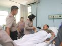 Kapolres Bersama PJU & Kapolsek Jajaran Sambang Anggota Sakit