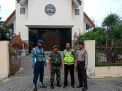 Polsek Krembangan Pantau Keamanan Gereja Santo Mikael Bersama TNI