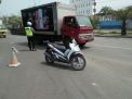 Satlantas Polres Pelabuhan Tanjung Perak Atur Lalu Lintas Pagi di Jalan Margomulyo