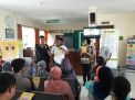 Kunjungi Kantor Kelurahan Kenjeran, Anggota Polres Tanjung Perak Sosialisasikan SPKT Door To Door