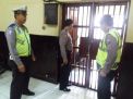 Pantau Kesehatan Tahanan, Polsek Pabean Cantikan Lakukan Pengecekan Rutin