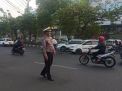 Beri Pelayanan Masyarakat, Unit Lantas Polsek Pabean Cantikan Lakukan Pengaturan Rutin di Pagi Hari