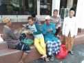 Babinkamtibmas Takal Kedinding Gelar Jumat Darling, Titip Pesan Waspada Pencurian Kotak Amal