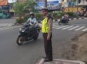 Polsek Krembangan Atur Lalu Lintas Sore Cegah Kemacetan & Bantu Kepulangan Pekerja