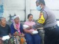 Berbagai Kebahagiaan, Babinkamtibmas Perak Utara Berikan Puluhan Nasi Kotak Untuk Warga Kalimas Baru