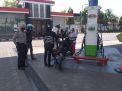 Personil Polsek Asemrowo Sambang SPBU, Sampaikan Pesan Waspada Uang Palsu