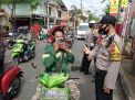 Polsek Asemrowo Lakukan Operasi Masker Pada Pengendara Sepeda Motor