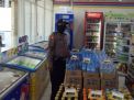 Personil Polsek Asemrowo Patroli di Mini Market, Sampaikan Himbauan Waspada Pencurian
