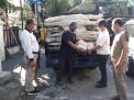 Polsek Asemrowo Lakukan Pengamanan & Pemantauan Distribusi Logistik Pilwali di Kantor Kecamatan