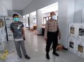 Panit Binmas Polsek Semampir Pantau Gudang PPK Kecamatan, Pastikan Keamanan Logistik Pilwali