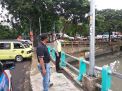 Polsek Pabean Cantikan Pantau Debit Air di Sungai Kalimas, Waspada Potensi Banjir