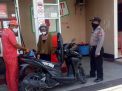 Personil Polsek Asemrowo Lakukan Patroli SPBU, Sampaikan Pesan Waspada Uang Palsu