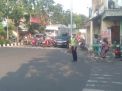 Unit Lantas Polsek Semampir Atur Lalu Lintas Sore Untuk Bantu Kepulangan Para Pekerja