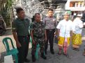 Babinkamtibmas Morokrembangan PAM Hari Sarawati di Pura Agung Jagad Kirana