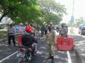 Kapolsek Kenjeran Pimpin Razia Masker Kepada Pengguna Jalan & Penumpang Bus
