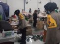 Kapolres Tanjung Perak Pantau Aktifitas Para Pekerja Pelipat Kertas Surat Suara di Gudang KPU