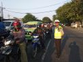 Unit Lantas Polsek Krembangan Giat Pengaturan Sore di Jalan Demak