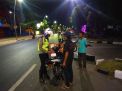 Satlantas Polres Tanjung Perak Pantau Lalu Lintas Malam di Jalan Kalimas