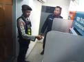 Personil Satsabhara Polres Tanjung Perak Patroli Malam ke Bank BNI Perak Timur