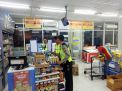 Laksanakan Harkamtibmas, Polsek Kenjeran Gelar Patroli Malam ke Mini Market