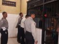 Polsek Kenjeran Cek Rutin Tahanan Malam Hari