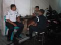 Babinkamtibmas Bongkaran Sampaikan Waspada Kriminalitas Dalam Patroli Malam