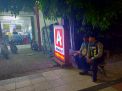 Satsabhara Polres Tanjung Perak Pantau Mini Market Melalui Patroli Malam