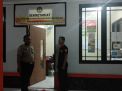 Babinkamtibmas Polsek Kenjeran Lakukan Pengamanan Logistik Pemilu PPK Bulak