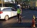Satlantas Polres Tanjung Perak Berikan Pelayanan Lewat Pengaturan Lalu Lintas Pagi Hari