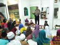 Panit Binmas Polsek Asemrowo Sampaikan Pesan Rajin Belajar Ke Murid-Murid TPQ